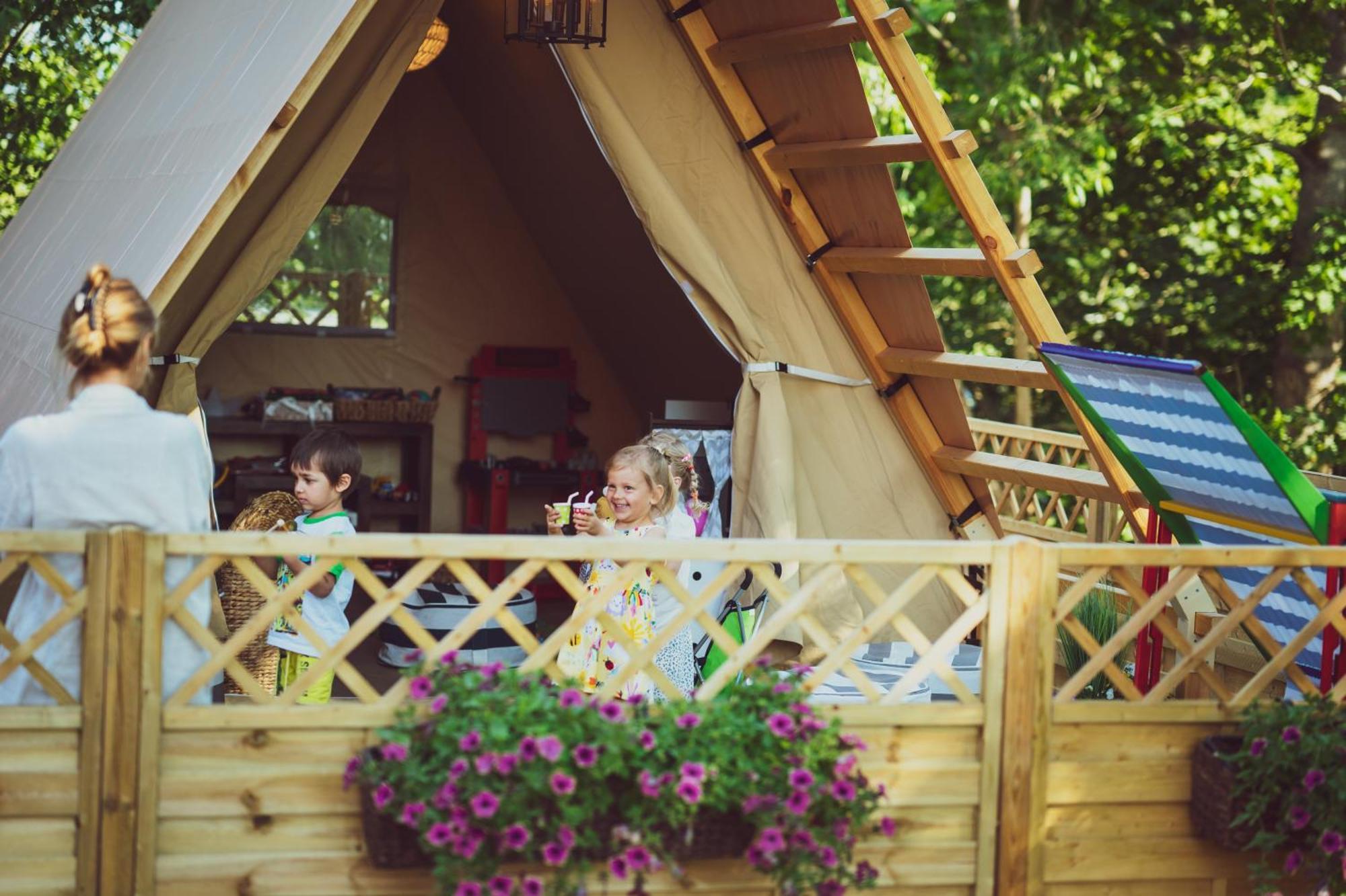 Готель Mia Glamping Orissaare Екстер'єр фото