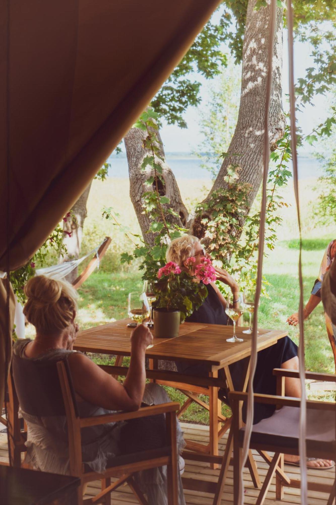 Готель Mia Glamping Orissaare Екстер'єр фото